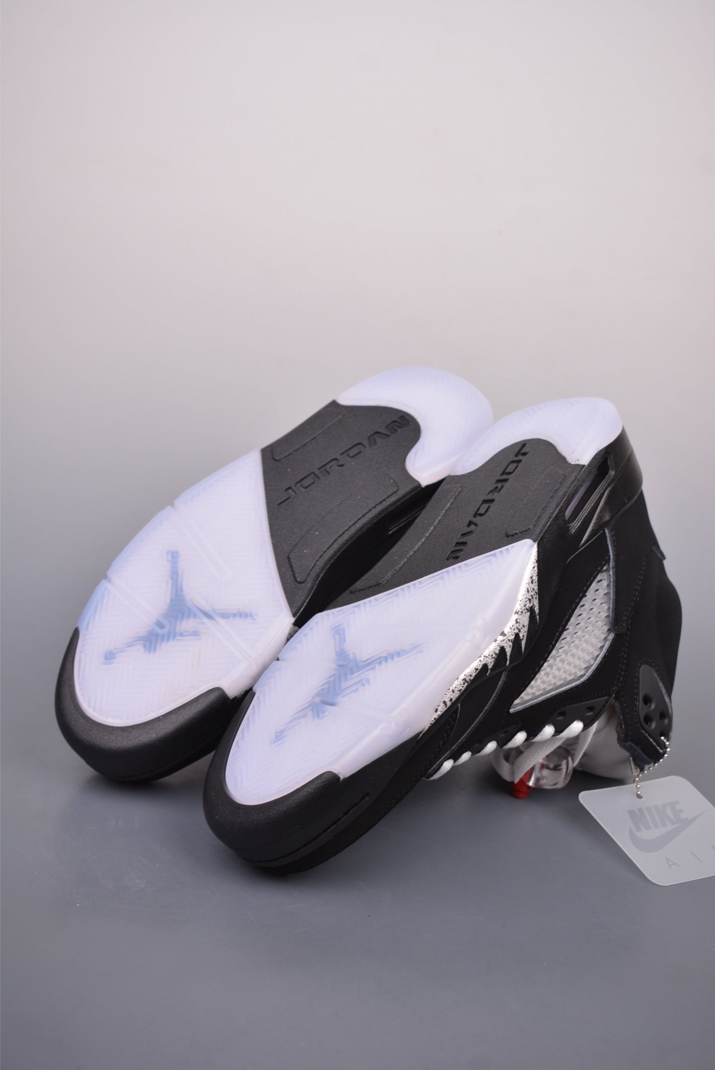 Jordon 5 Black Metallic